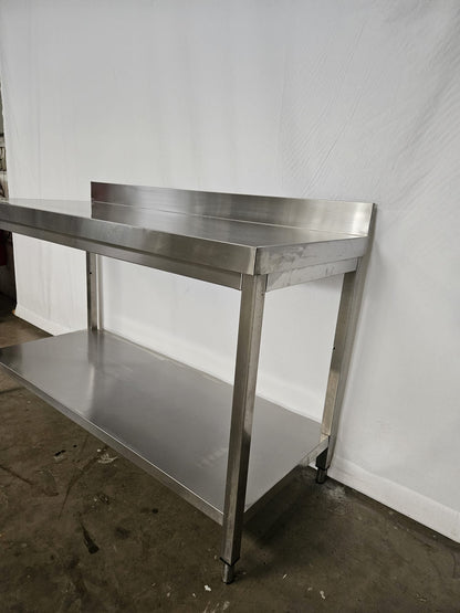 Arbeitstisch mit Ablageboden Aufkanntung hinten 1500x600x900mm