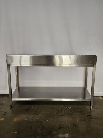 Arbeitstisch mit Ablageboden Aufkanntung hinten 1500x600x900mm