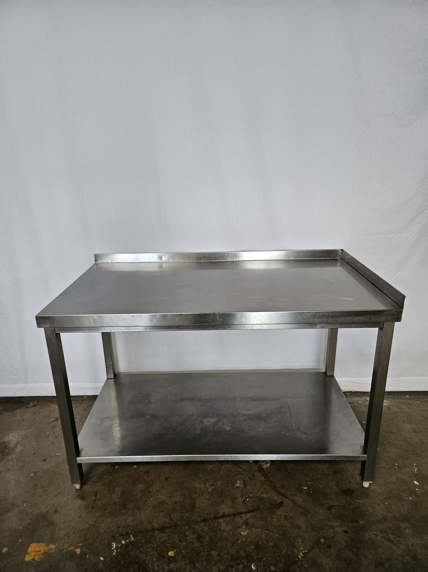 Arbeitstisch mit Ablage + Aufkanntung 1300x700x850mm