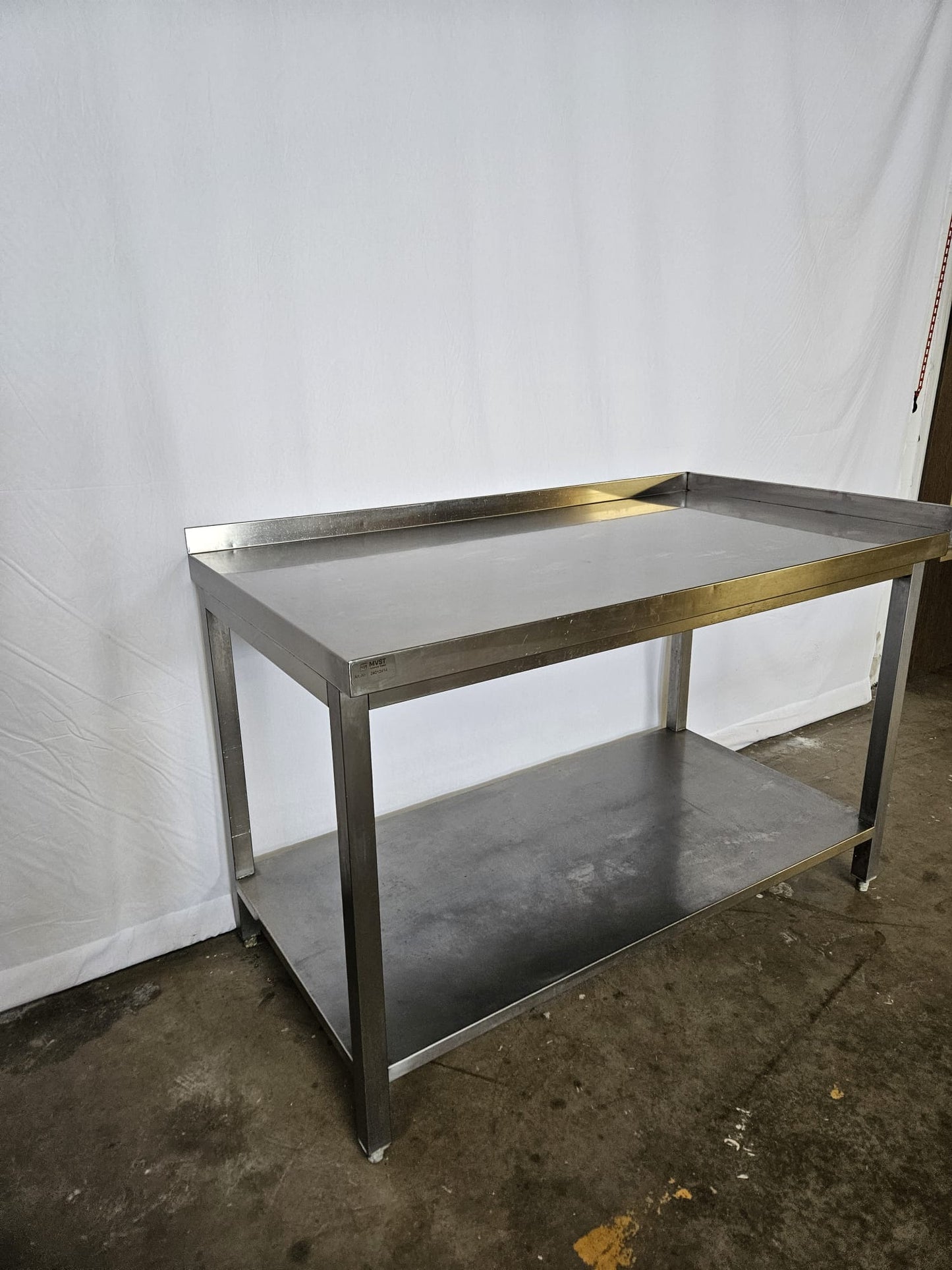 Arbeitstisch mit Ablage + Aufkanntung 1300x700x850mm